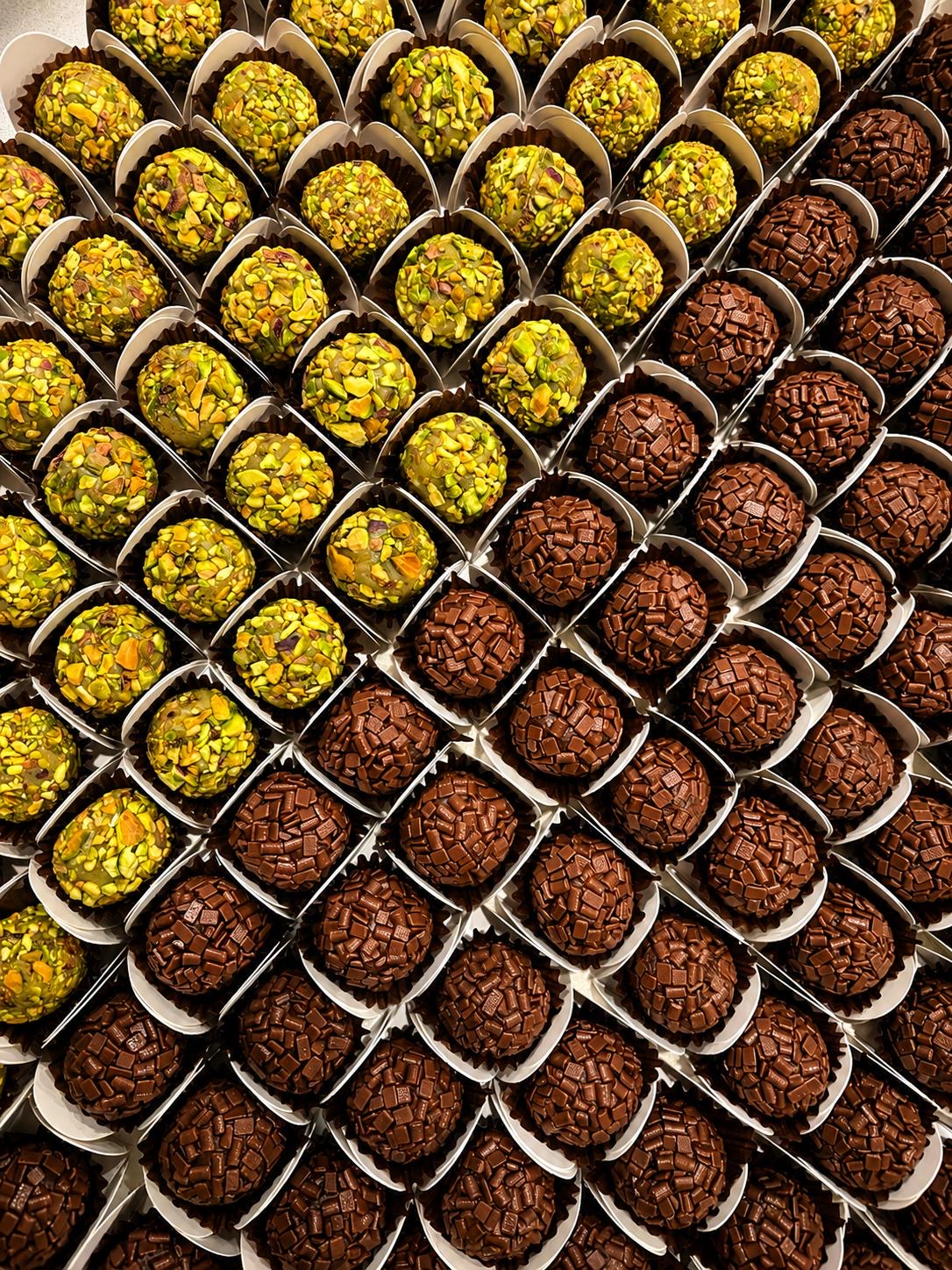 Brigadeiros e pistache